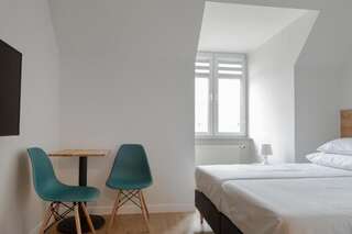 Хостелы MoHo XL Hostel Вроцлав Двухместный номер с 1 кроватью или 2 отдельными кроватями и собственной ванной комнатой-3
