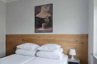 Хостелы MoHo XL Hostel Вроцлав Двухместный номер с 1 кроватью или 2 отдельными кроватями и собственной ванной комнатой-3